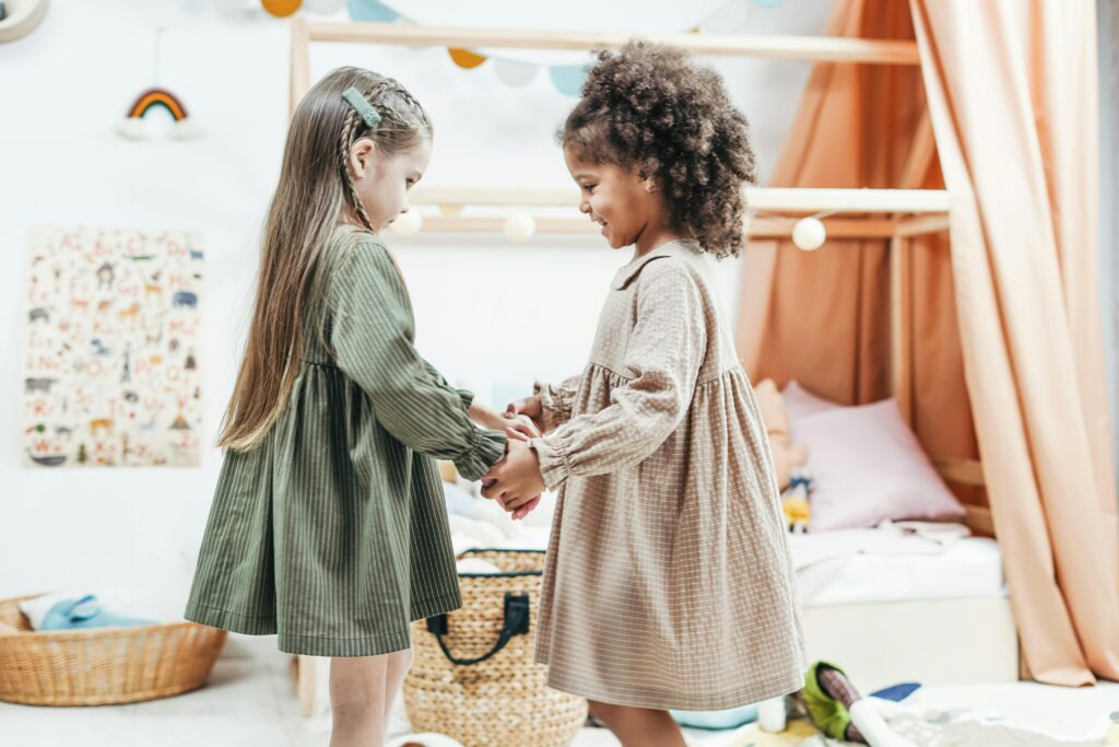 Kinderen in de kinderopvang, blog pedagogisch medewerker | Bron: Pexels: Cottonbro Studio