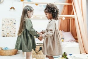 Kinderen in de kinderopvang, blog pedagogisch medewerker | Bron: Pexels: Cottonbro Studio