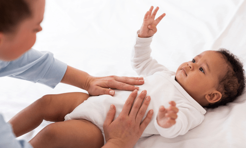 Baby op de babygroep kinderopvang